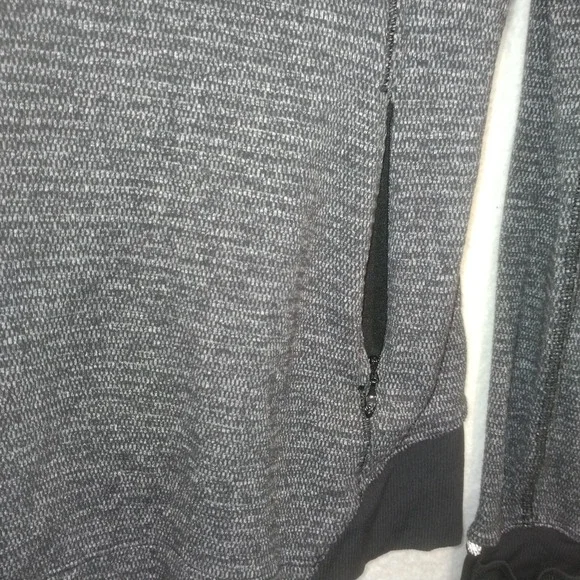 Lululemon 6 Base Runner 1/2 Zip Heathered Charcoal Gray Black Thumb Holes L-Slv - Picture 7 of 13